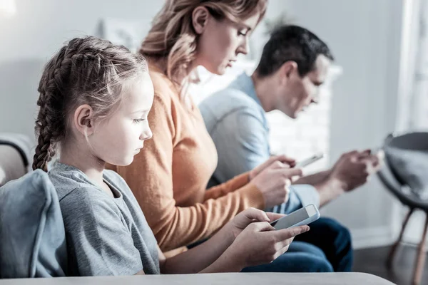 Ordinary family searching on Internet