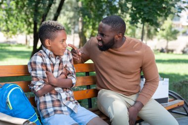 Oğlu ile konuşmayı ponponsuz mutsuz adam