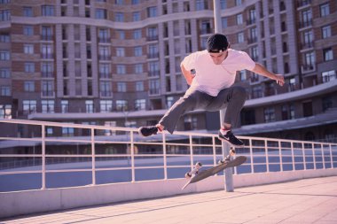 Etkin freestyler onun pozlar ile kameraya poz