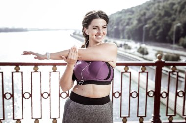 Hoş güzel sportif kadın müzik