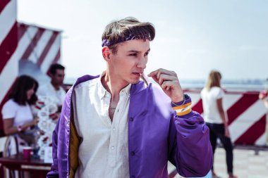 Özenli öğrenci ile esrar sigara bağımlısı