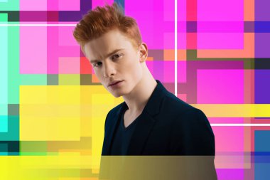 Çatık ve gelecekteki kariyeri hakkında düşünme genç ciddi öğrenci