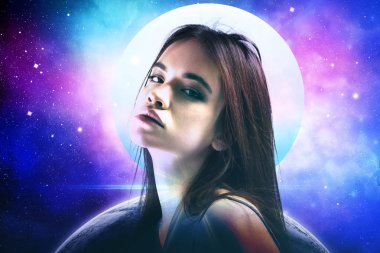 Seyir ve bir fotoğraf için poz romantik genç modeli