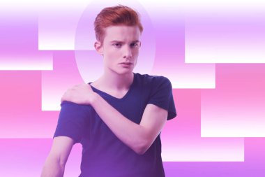 Üzgün ciddi adam soru