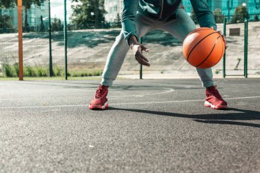 Bir portakal basketbol topu yakın çekim