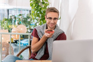 Genç girişimci iş ortağı arama toplantısı düzenlenmesi