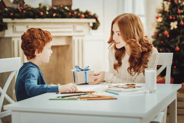 Attractive woman talking with her son — Stock Photo, Image