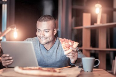 Konsantre adam çok meşgul olmak