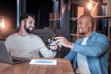 İşten sonra parti rahat iş arkadaşları