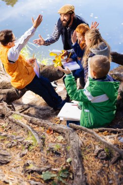 Tartışmaya katılan olumlu etkin çocuk