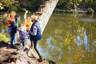 Tüm cevapları bilmek memnun akıllı çocuk