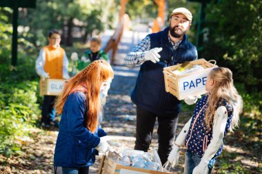 Güzel akıllı kız sakallı adam arıyorum