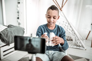 Bilimde ilgi varlık olumlu akıllı çocuk