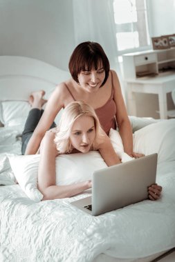 Güzel aynı birlikte sabah vakit çift sex