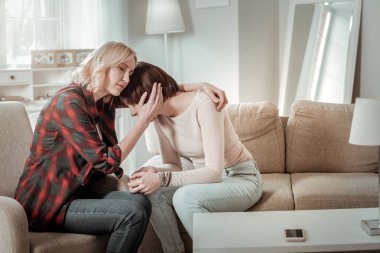 Zor zamanlar sahip aynı seks kadın Çift