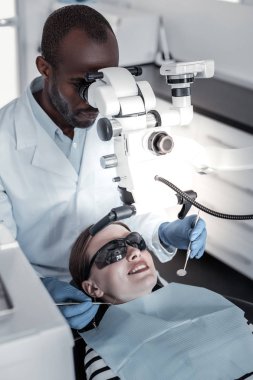 Onun tıbbi işçi ziyaret olumlu memnun hasta