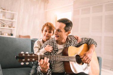 Zeki keskin çocuk babaları tam dikkatini için talep.