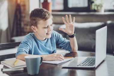 Online iletişim olumlu mutlu çocuk
