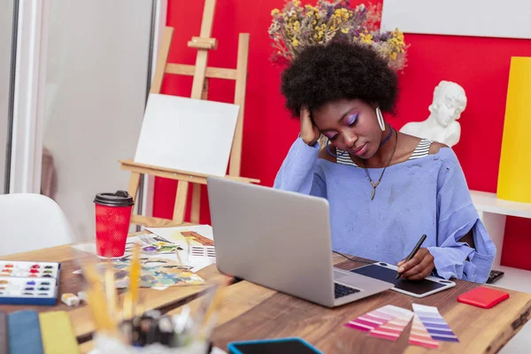 Interior designer feeling bad having no ideas for new project