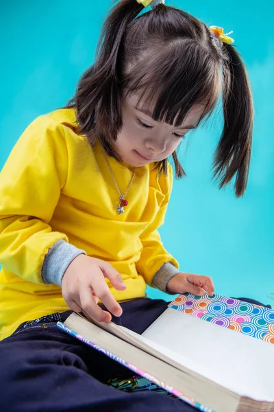 Girl Educating Herself Serious Dark Haired Kid Syndrome Observing Adult — Stock Photo, Image