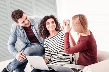 Güzel gençler eğleniyor