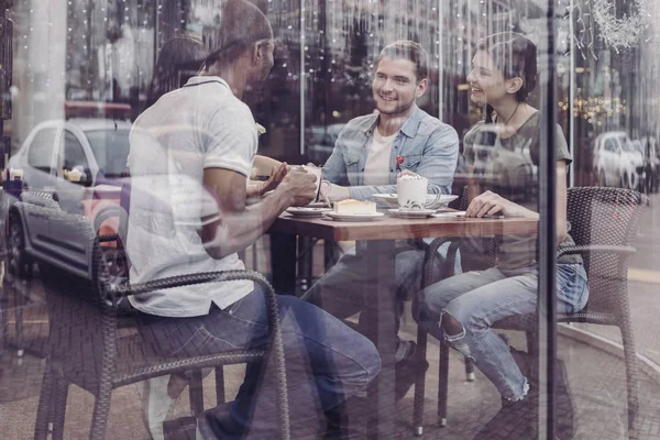 Group of friendly people that having pause — Stock Photo, Image