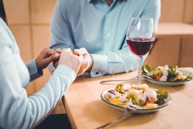 İlham kişilik muhteşem bir akşam yemeği