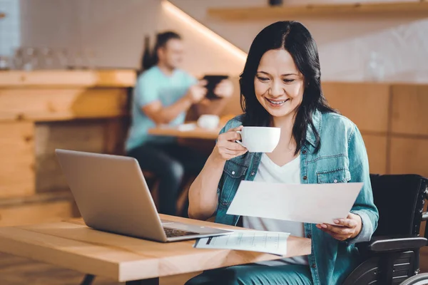 Pretty lady reading a month report — Stock Photo, Image