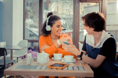 Kız ve erkek aynı müzik zevkleri paylaşımı