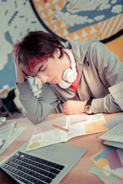 Son test için hazır öğrenci konsantre