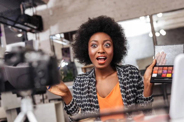 Bonne Humeur Belle Femme Afro Américaine Peau Foncée Avec Les — Photo