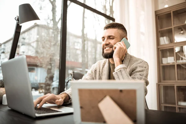 Focused smiling businessman being busy with conversation — Stock Photo, Image