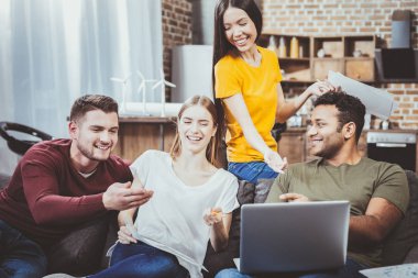 Genç meslektaşları Projesi'nde birlikte çalışma