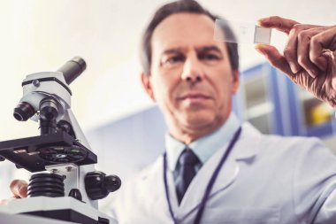 Ebeveyn gerçekleştirme genetiğinin laboratuarda test