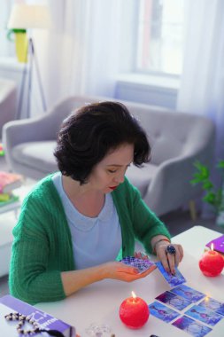 İşini yapıyor akıllı yetenekli falcı