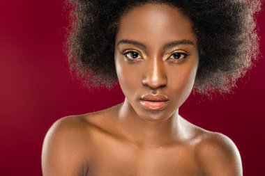 Çekici bir afro Amerikan kadın portresi