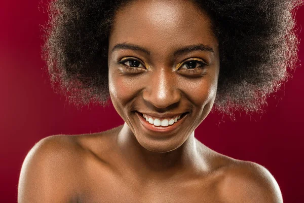 Retrato de una mujer feliz y sonriente — Foto de Stock