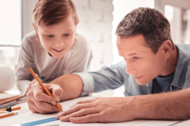 Baba oğlu geometrik şekiller çizim yardım