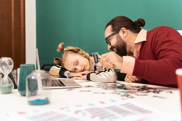 Cansado Bastante Rubia Con Pulseras Mano Sintiéndose Cansada Mientras Piensa — Foto de Stock