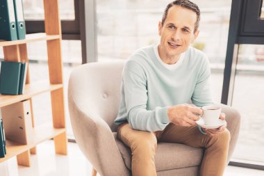 Kahve molası iş yerinde zevk başarılı iş adamı