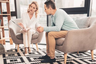 Sarışın yardımcı program onun şef ile planlama