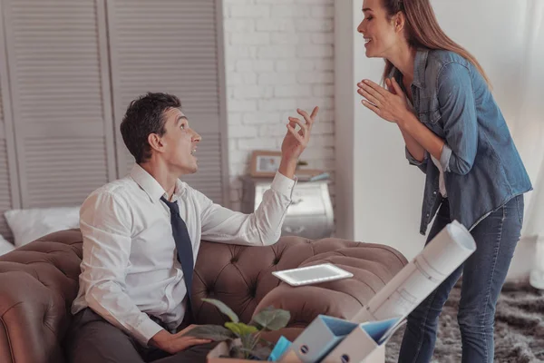 Emotionale Freiberufler mit hellen Ideen — Stockfoto