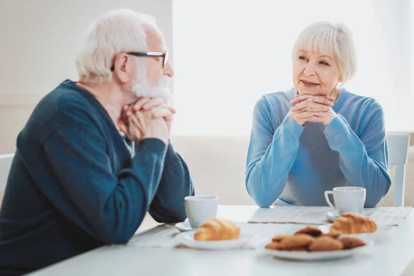 Aged beautiful woman looking at her husband affectionately — Stock Photo, Image
