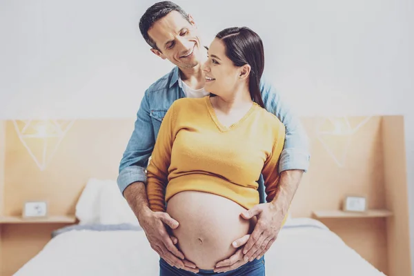 Bájos terhesség, a baba vár — Stock Fotó