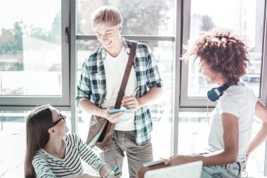 Sarışın yakışıklı notlar