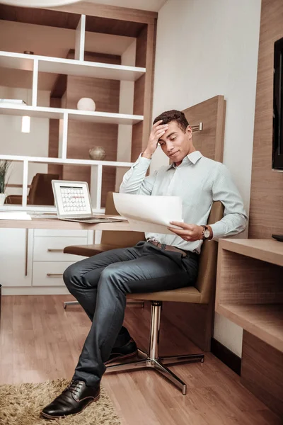 Businessman wearing leather shoes feeling busy preparing to meeting — Stock Photo, Image