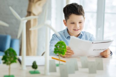 Pre-teen tatlışkom Ekoloji hakkında öğrenme