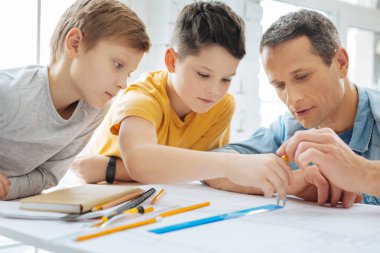 Hoş baba oğul doğru Pusula kullanmayı gösterilen