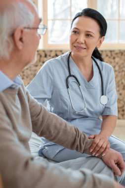 Sevindim doktor komuta sizde hakkında endişe verici