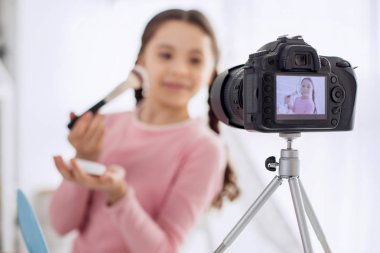 Kız makyaj eğitimi yapma filme profesyonel fotoğraf makinesi